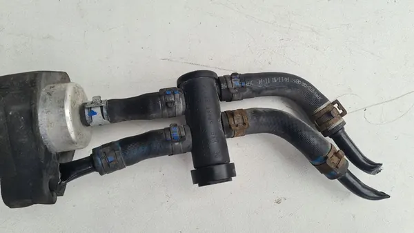 Brandstofpomp - Audi A6 C6 LIFT 2.0 TDI - 8K0906095B image 2