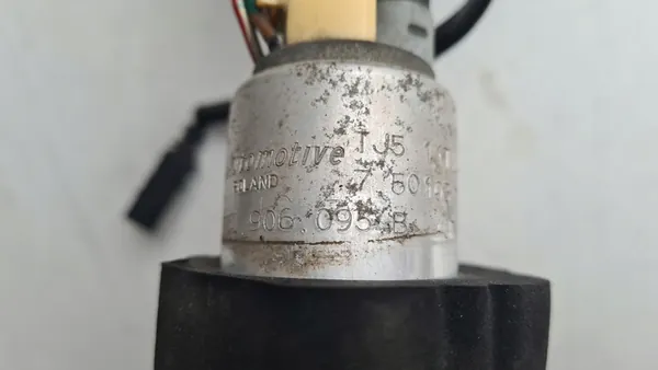 Brandstofpomp - Audi A6 C6 LIFT 2.0 TDI - 8K0906095B image 6