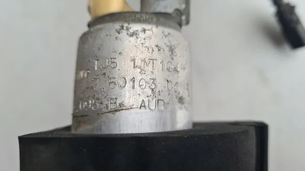 Brandstofpomp - Audi A6 C6 LIFT 2.0 TDI - 8K0906095B image 7