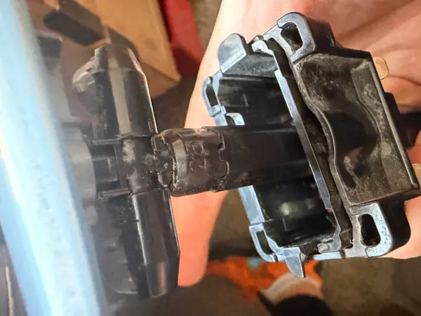 Mazda 6 2017 rechter koplampensproeier OEM 301217 image 5