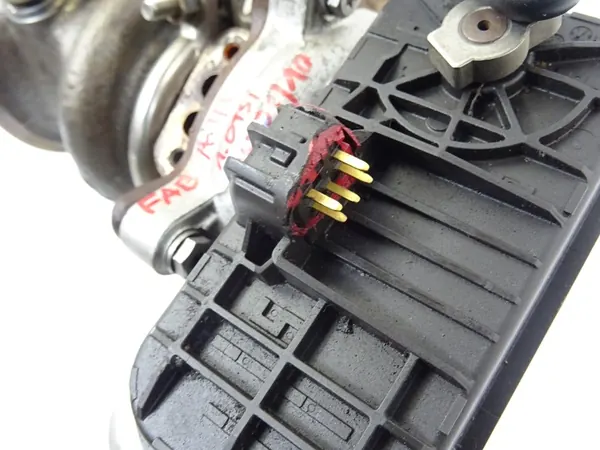 Turboaggregat SKODA FABIA III 1.0 TSI 04C145703H image 3