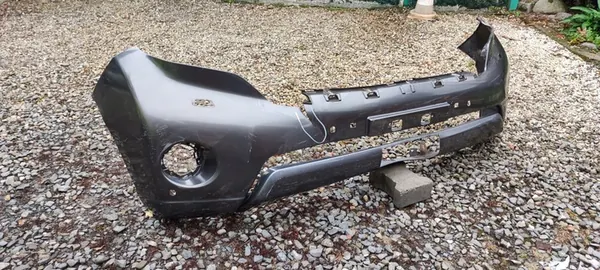 Paraurti anteriore Toyota Land Cruiser image 3