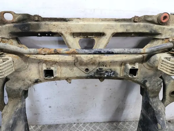 Subchassi dianteiro Mercedes-Benz OEM AMD135953 - Usado image 4