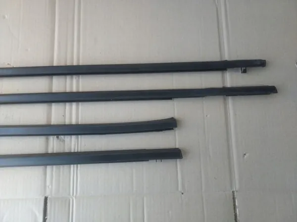 LISTWA ZGARNIAJĄCA SZYBY PRZÓD + TYŁ HONDA JAZZ II OEM image 3