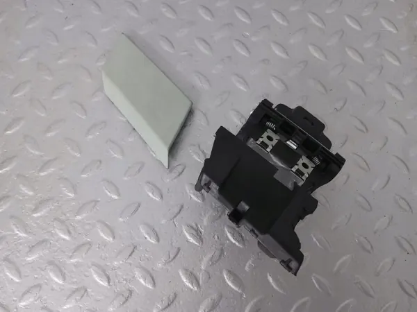 Bouchon de lave-glace droit OEM 3D0807938D image 6