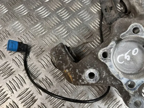 Mercedes-Benz B W246 W242 2011 Höger Bakre Hjulnav image 4