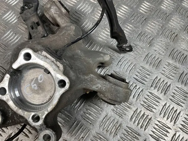 Mercedes-Benz B W246 W242 2011 Höger Bakre Hjulnav image 6