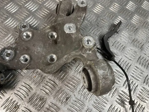 Mercedes-Benz B W246 W242 2011 Höger Bakre Hjulnav image 9