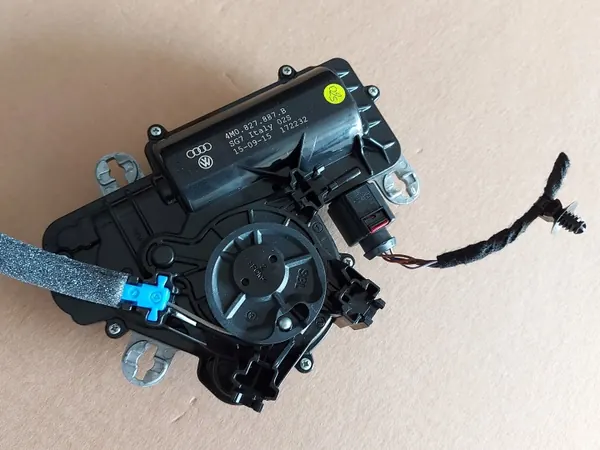 Audi Q7 Heckklappenverriegelung OEM 4M0827887B - Gebraucht image 3