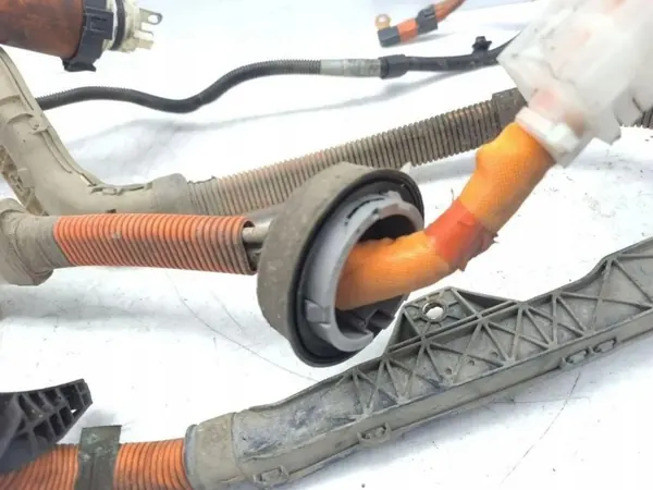 Cable batería Toyota Prius OEM 641730 - Usado image 10