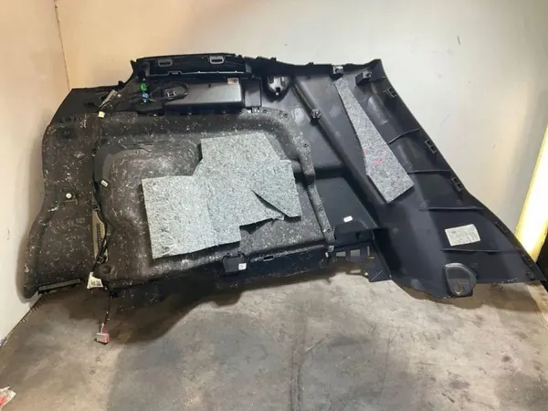 Oikea tavaratilan verhoilu OEM FK7268886BW Land Rover Discovery Sport image 3
