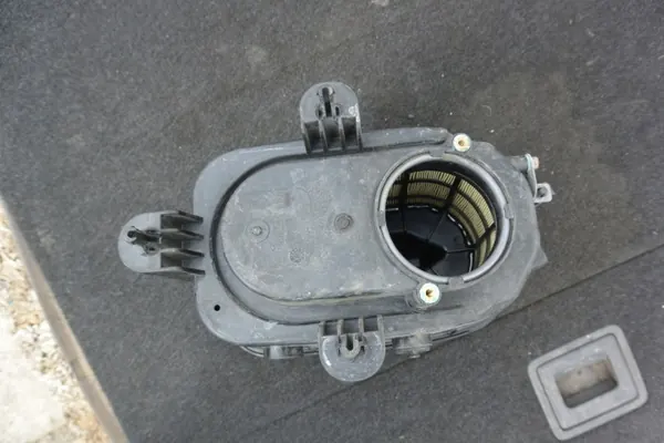 Ilmansuodatin Kotelo OEM 670001543 Maseratille image 3