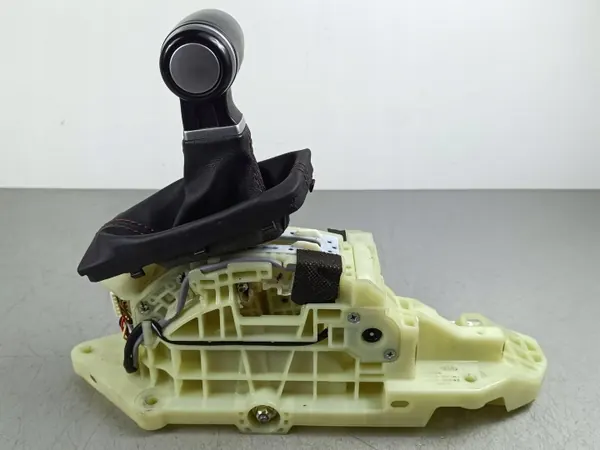 Kia Stinger Schalthebel OEM 46700J5XXX - Gebraucht image 3