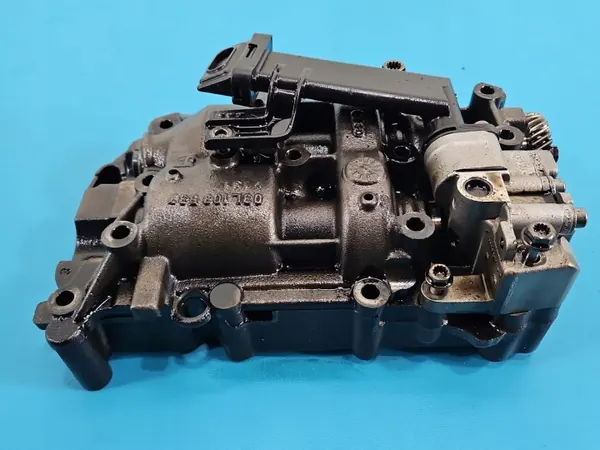 Bomba de aceite usada OEM 03L103537 para VW Tiguan I 2.0 TDI image 5
