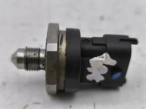 Sensor Presión Combustible Suzuki Vitara OEM 0261545124 image 4