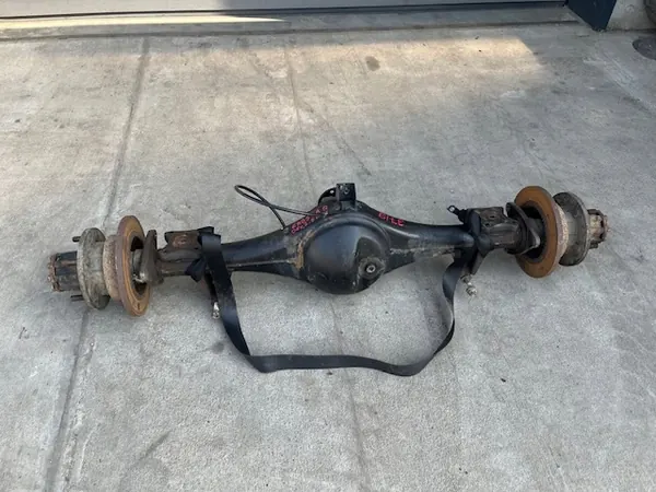 OEM Hinterachsträger für Nissan Cabstar 08r image 7