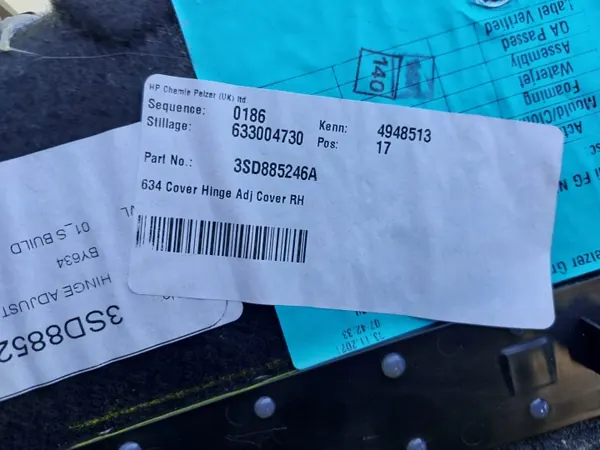 OEM 3SD885246A Höger bak gångjärnsskydd Bentley GT image 4