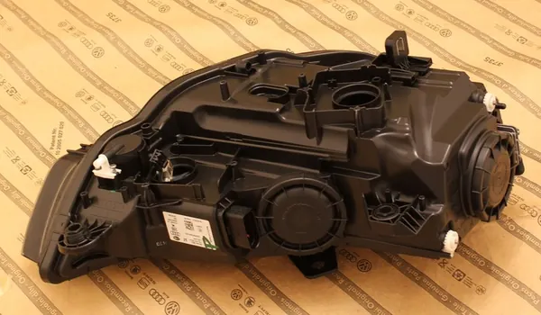 Faros delanteros izquierdo AUDI A3 8V BI XENON image 2