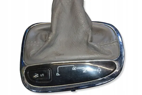 Pomo de cambio Mercedes-Benz OEM A2032674910 Usado image 3