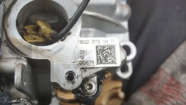 Öljypumppu OEM 150007894R Nissan Navara D23 2.3 DCI:lle image 7