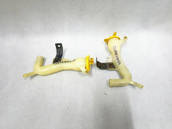 Subaru Kühlmittel-Einlass OEM 45132AA010 image 2