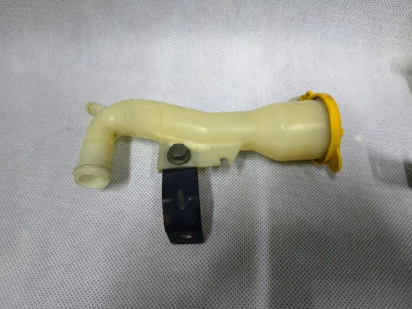 Subaru Kühlmittel-Einlass OEM 45132AA010 image 3