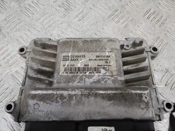 CHEVROLET CRUZE I 1.8 16V Unité de Contrôle Moteur 25184173 image 3