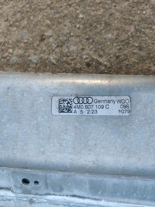 Puskimen Vahvistus Etu AUDI Q7 4M0807109C image 8