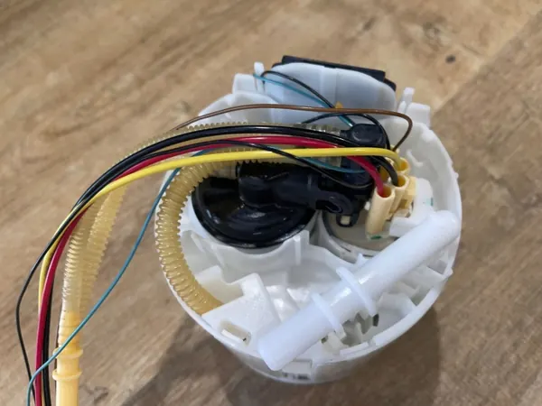 BMW Brandstofpomp OEM 8077484 voor M3 G80 image 3