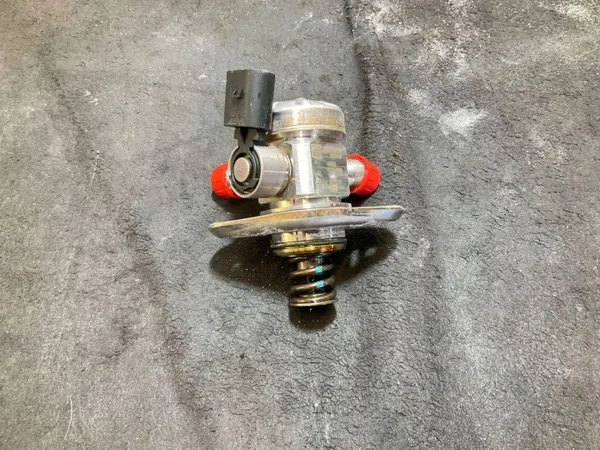 Pompe à carburant Mercedes-Benz OEM A2820700001 - Occasion image 2