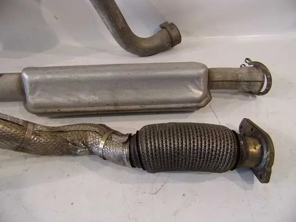 Jeep Cherokee KL Pakoputki OEM 82458233 - 2.2L image 3