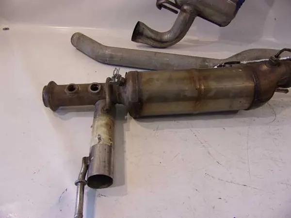 Jeep Cherokee KL Pakoputki OEM 82458233 - 2.2L image 4
