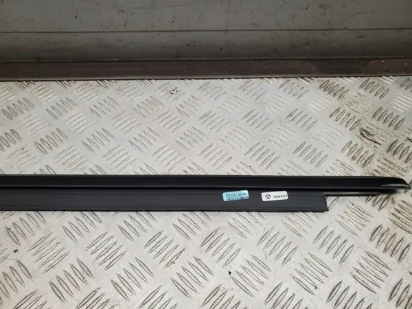 OEM 8R0863764H Bakrutslist Höger Sida image 3