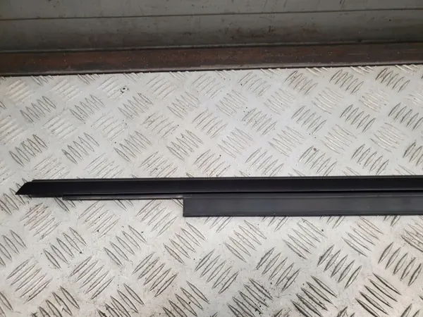 OEM 8R0863764H Bakrutslist Höger Sida image 4