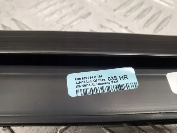 OEM 8R0863764H Bakrutslist Höger Sida image 5