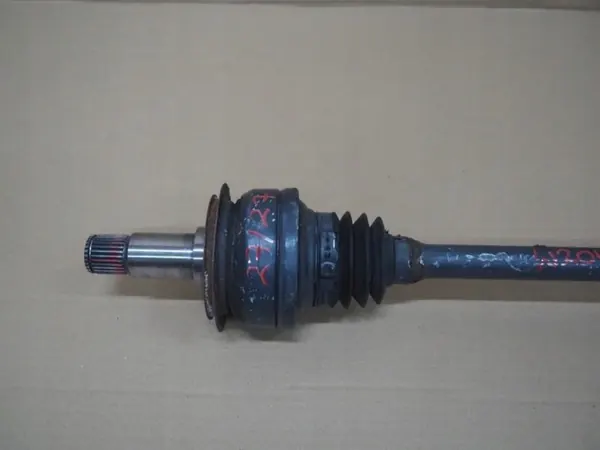 Achteraandrijfas OEM PÓŁOŚ NAPĘDOWA TYLNA MERCEDES W204 image 3