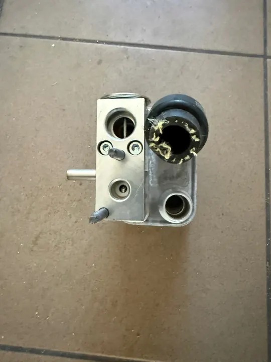 AC-kondensor OEM 9839052680 för Peugeot Citroen image 3