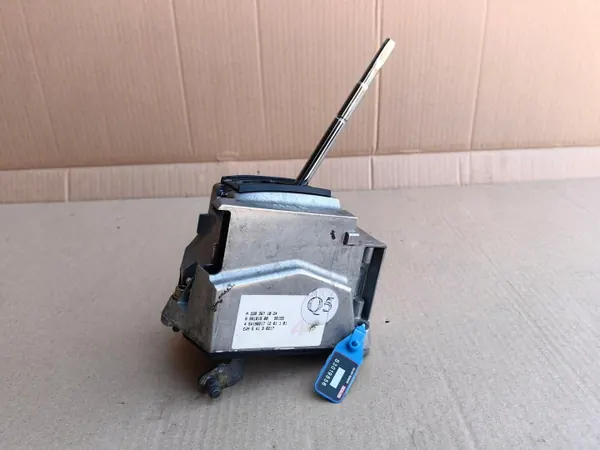 Selector de marchas Mercedes OEM 2202671024 - Usado image 2