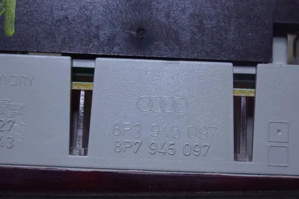 AUDI A3 8P Luz de Freno Tercera 8P3945097 image 10