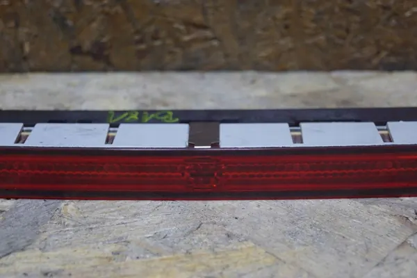 AUDI A3 8P Luz de Freno Tercera 8P3945097 image 5