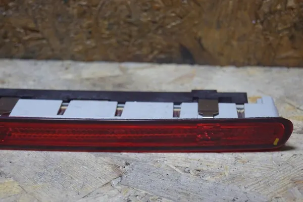 AUDI A3 8P Luz de Freno Tercera 8P3945097 image 6