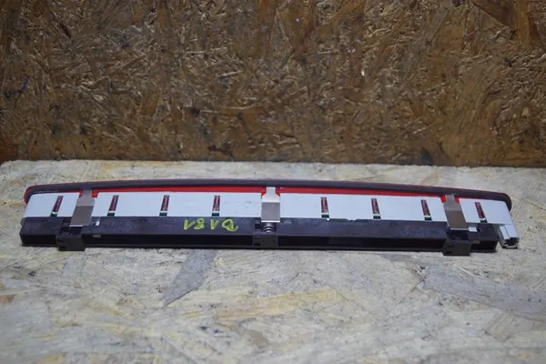 AUDI A3 8P Luz de Freno Tercera 8P3945097 image 8