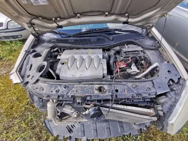 Supporti motore e cambio Renault Megane 2004 1.6L OEM image 7