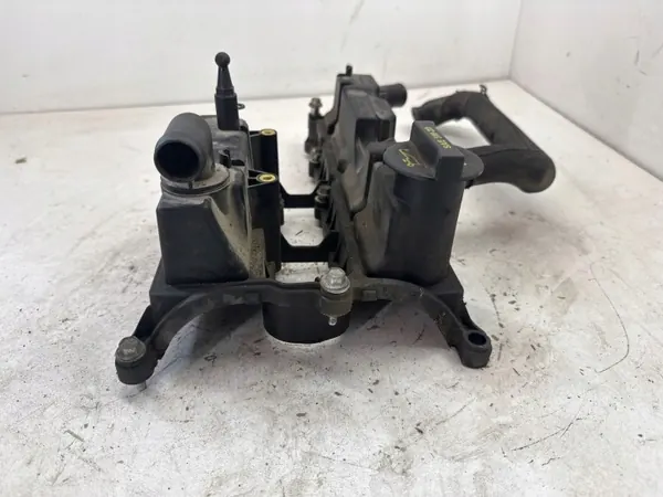 Venttiilikansi Ford Fusion II OEM DS7G6K271DB image 4