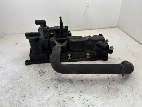 Venttiilikansi Ford Fusion II OEM DS7G6K271DB image 5