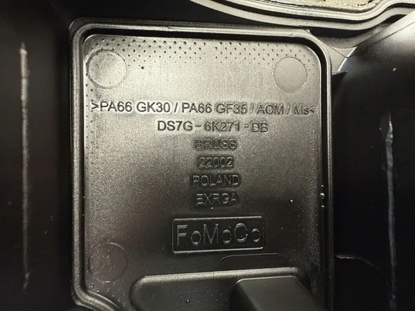 Venttiilikansi Ford Fusion II OEM DS7G6K271DB image 9