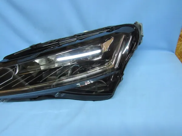 Linker Skoda SuperB III Lift Crystal Lighting Komplett image 3