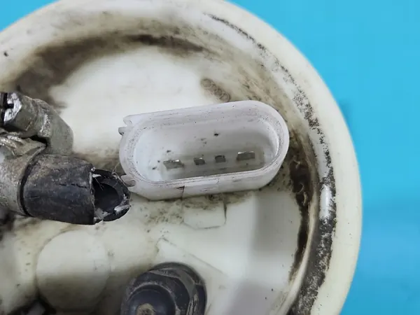 Bomba de combustível Audi A6 C5 2.4 V6 4-PIN 4B0919051F image 5