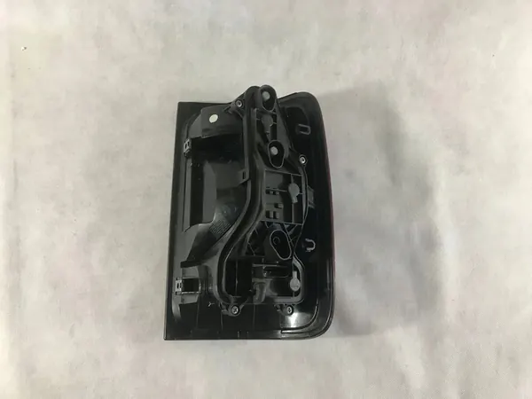 VW AMAROK 2H1 15-20 Luz Trasera Izquierda Oscura Europa image 4