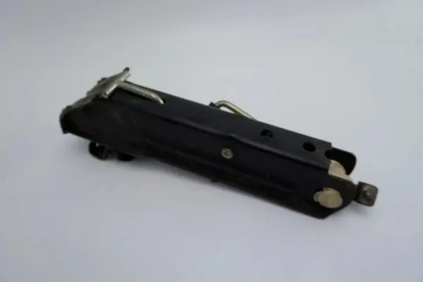 Cric Volkswagen Passat B6 OEM 3C0011031B image 4